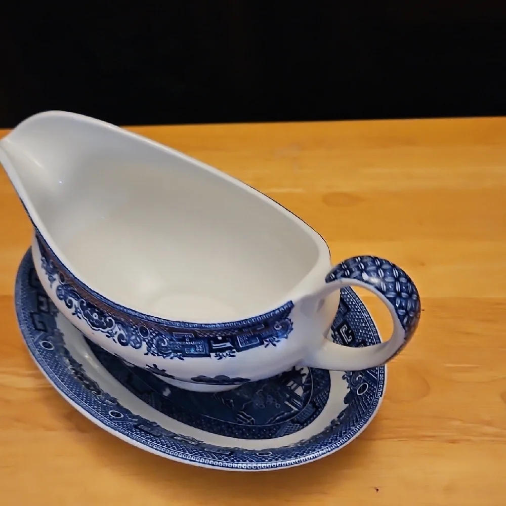 Johnson Brothers Blue and White Gravy Boat with Saucer - Picture 9 of 16